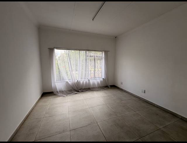 270M² OFFICE TO LET IN LIBRADENE
